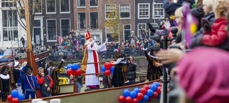 Sinterklaas komt aan in het land