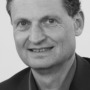 Portretfoto van auteur Arnoud Arntz