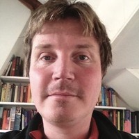 Portretfoto van auteur Jorn Hövels