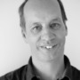 Portretfoto van auteur Arjan van Dam