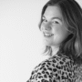 Portretfoto van auteur Saskia Decorte