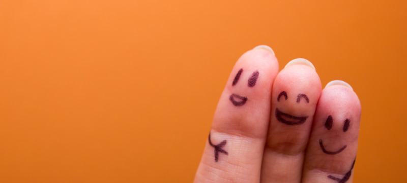 three smiling fingers that are very happy to be friends