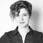 Portretfoto van auteur Bregje Hofstede