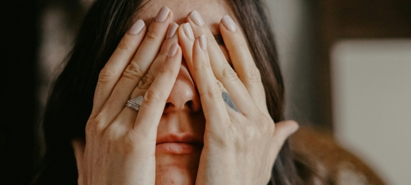 vrouw heeft een slecht humeur