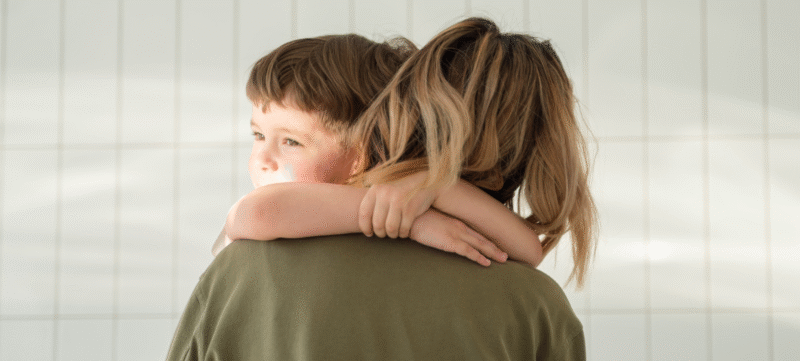 Afbeelding zoon helpen