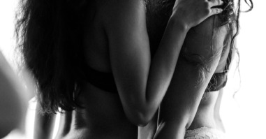 twee mensen in bed
