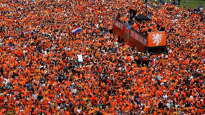 FIFAorangeBus2.jpg