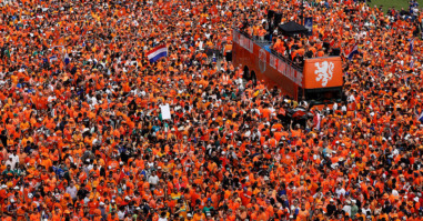FIFAorangeBus2.jpg