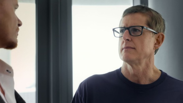 louis theroux in zijn documentaire inside the manosphere