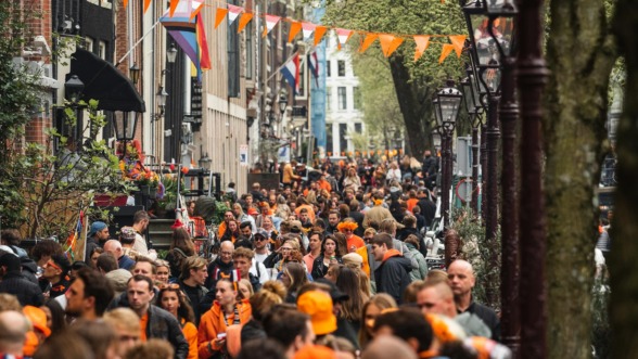 Straten van Amsterdam tijdens koningsdag