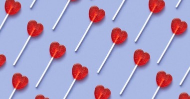 rode lolly's met hartjes in een rij