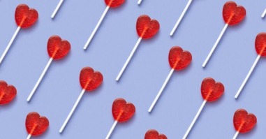 rode hartjes lolly's op een rij