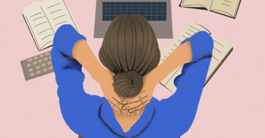 illustratie van een vrouw die achter haar laptop bij een artikel over hsp's op het werk