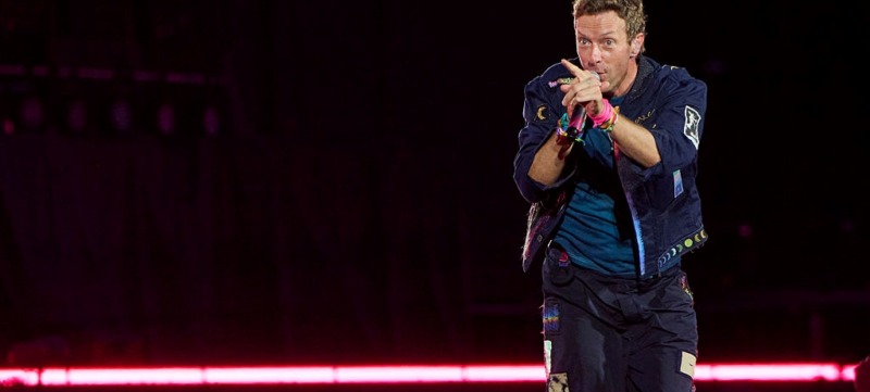 Foto van Chris Martin bij een concert van Coldplay