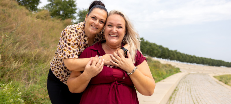 20250814 – Evelien en Esther – Liselotte Habets 7112- lr