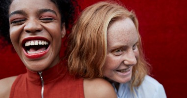 foto van twee vriendinnen