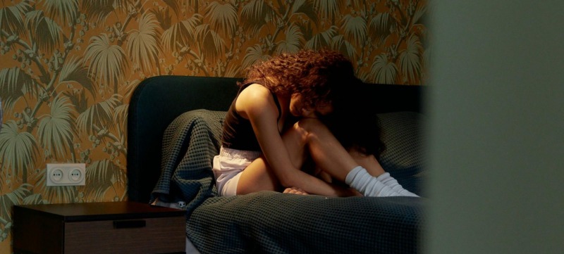 Vrouw die overweldigd is