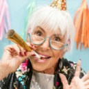 super agers vrouw feest