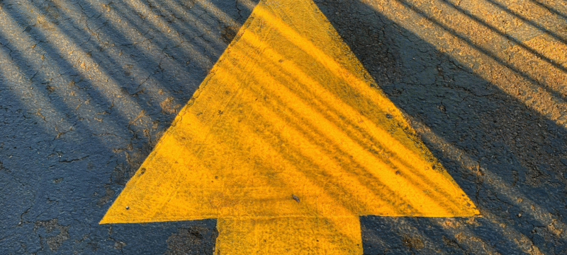 foto van een pijl die symbool staat voor de richting die je in je leven opgaat.