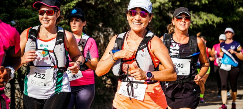 Mensen die een marathon lopen