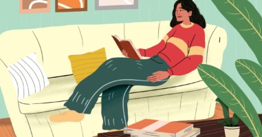 Illustratie van een vrouw die een boek leest op de bank.