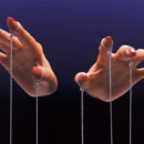 afbeelding van een poppenspeler