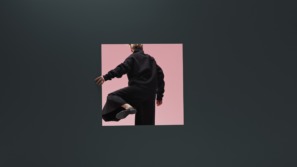 vrouw geeft op en stapt weg van haar plannen