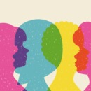 illustratie van verschillende gezichten die elkaar beinvloeden als een symbool voor manipulatief gedrag