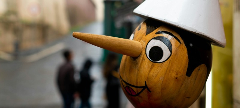 foto van pinokkio die leugens vertelt