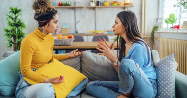 twee vriendinnen in een ruzie