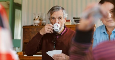 vader kijkt verwachtingsvol in de camera