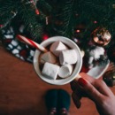 chocolademelk bij de kerstboom