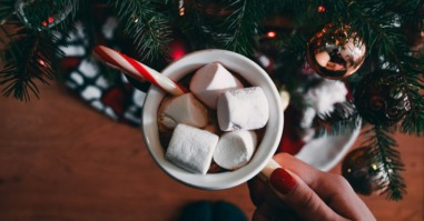 chocolademelk bij de kerstboom