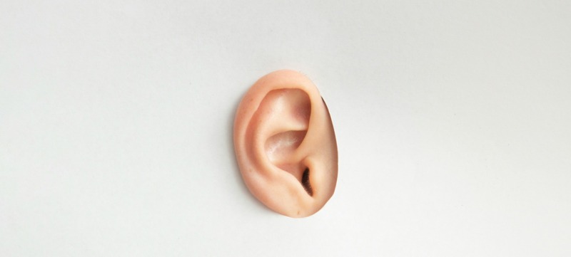 foto van een oor dat luistert