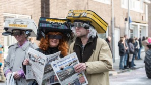 verklede mensen tijdens carnaval