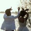 twee mensen zijn net getrouwd