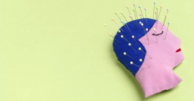 illustratie van een gezicht dat veel prikkels binnenkrijgt