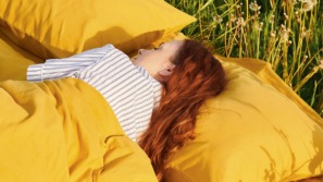vrouw is aan het slapen