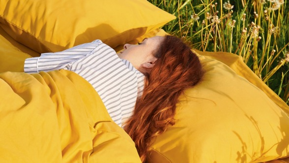 vrouw is aan het slapen