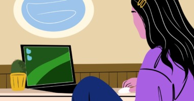 vrouw aan het werk op haar laptop