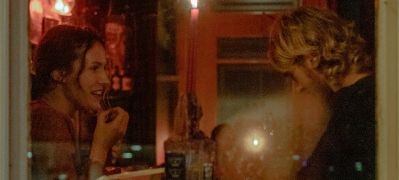 foto van twee mensen die op een date zijn