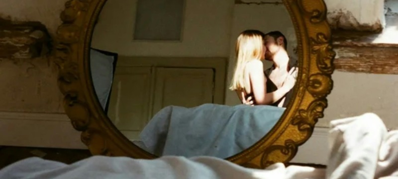 foto van twee mensen in bed