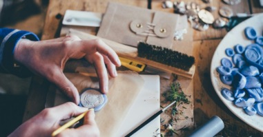 creatieve hobby, handen die craften