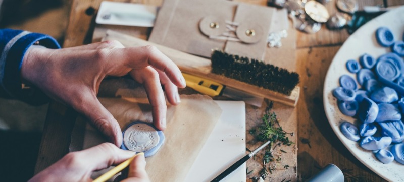 creatieve hobby, handen die craften