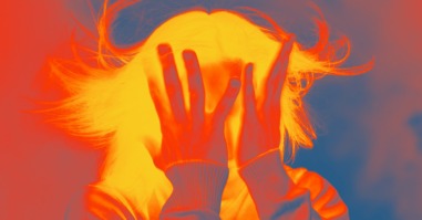 persoon straalt negatieve energie uit