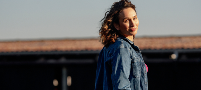 Aisha werd als kind misbruikt door haar oom: ‘Een van de moeilijkste dingen om te erkennen was dat ik ook van hem hield’