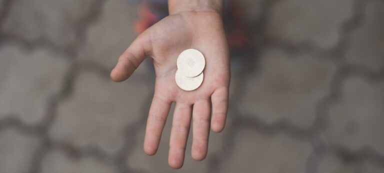 Zo leer je je kind met geld omgaan