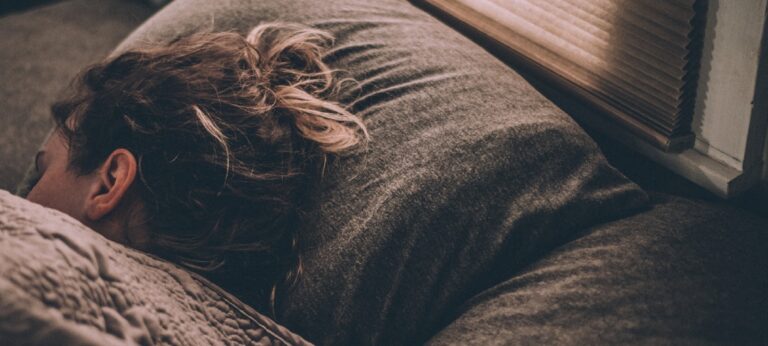 Waarom slechte slapers hun emoties niet goed verwerken